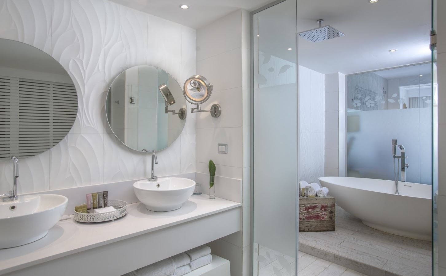 rooms-privileged-romance-deluxe-junior-suite