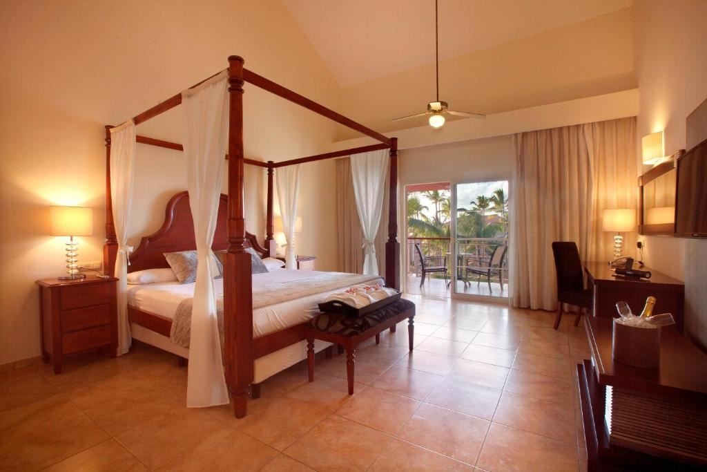 rooms-colonial-club-one-bedroom-suite-with-jacuzzi