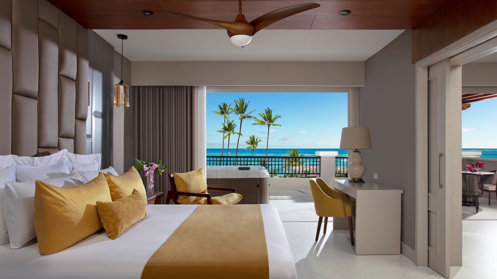 rooms-preferred-club-master-suite-ocean-front