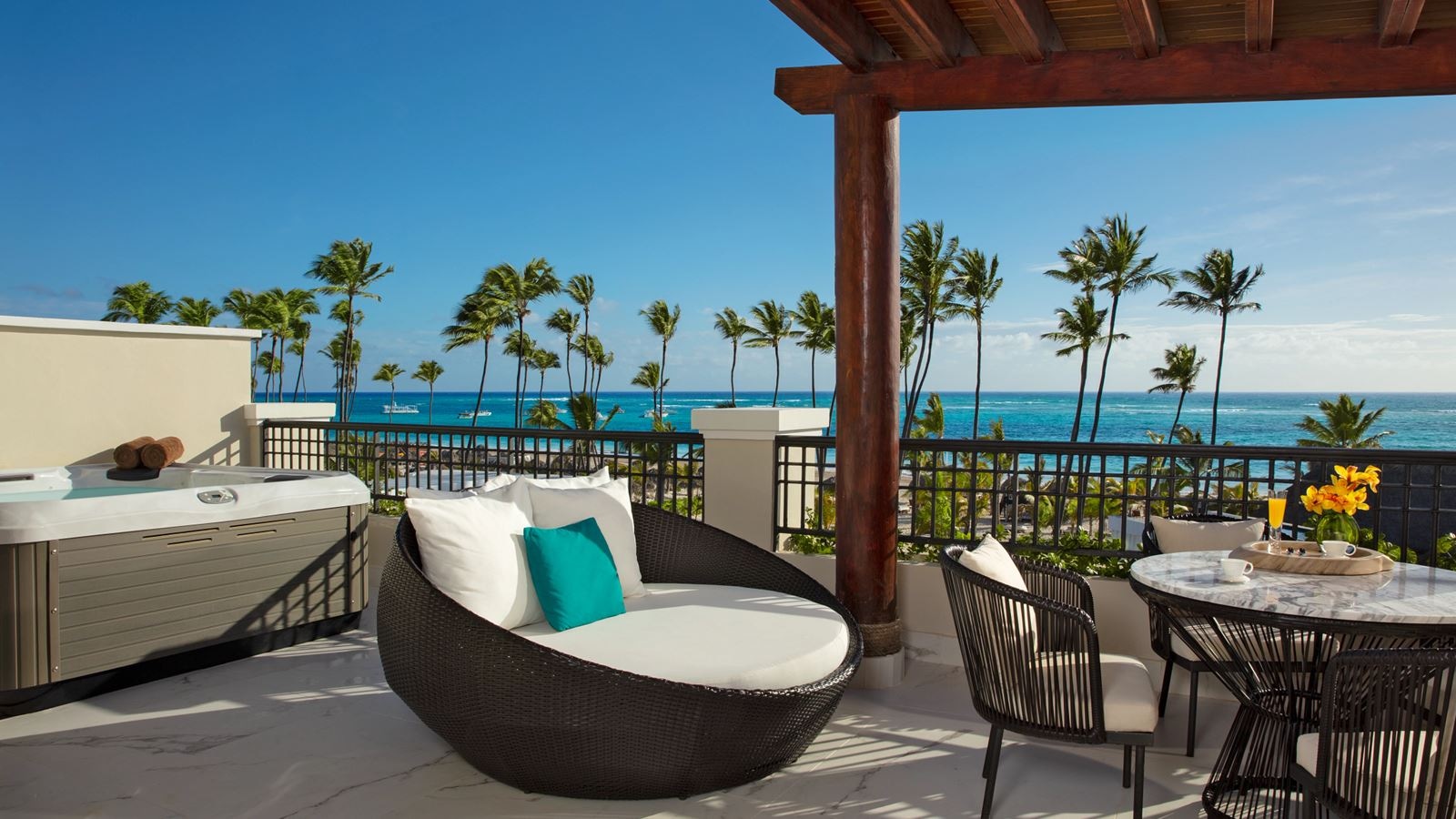 rooms-preferred-club-master-suite-ocean-front