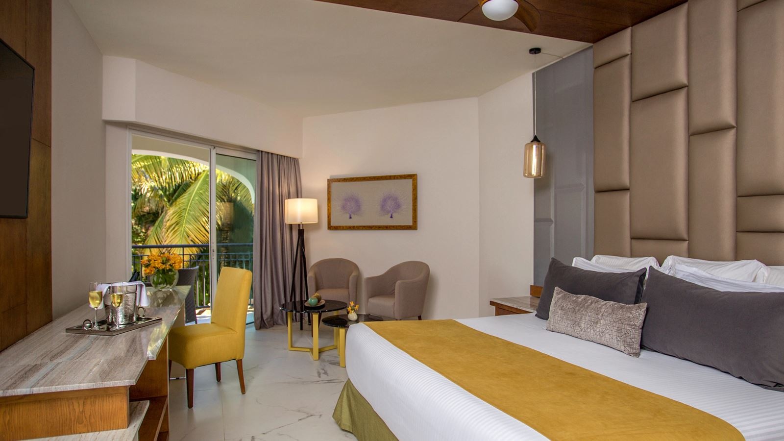 rooms-preferred-club-junior-suite-tropical-view