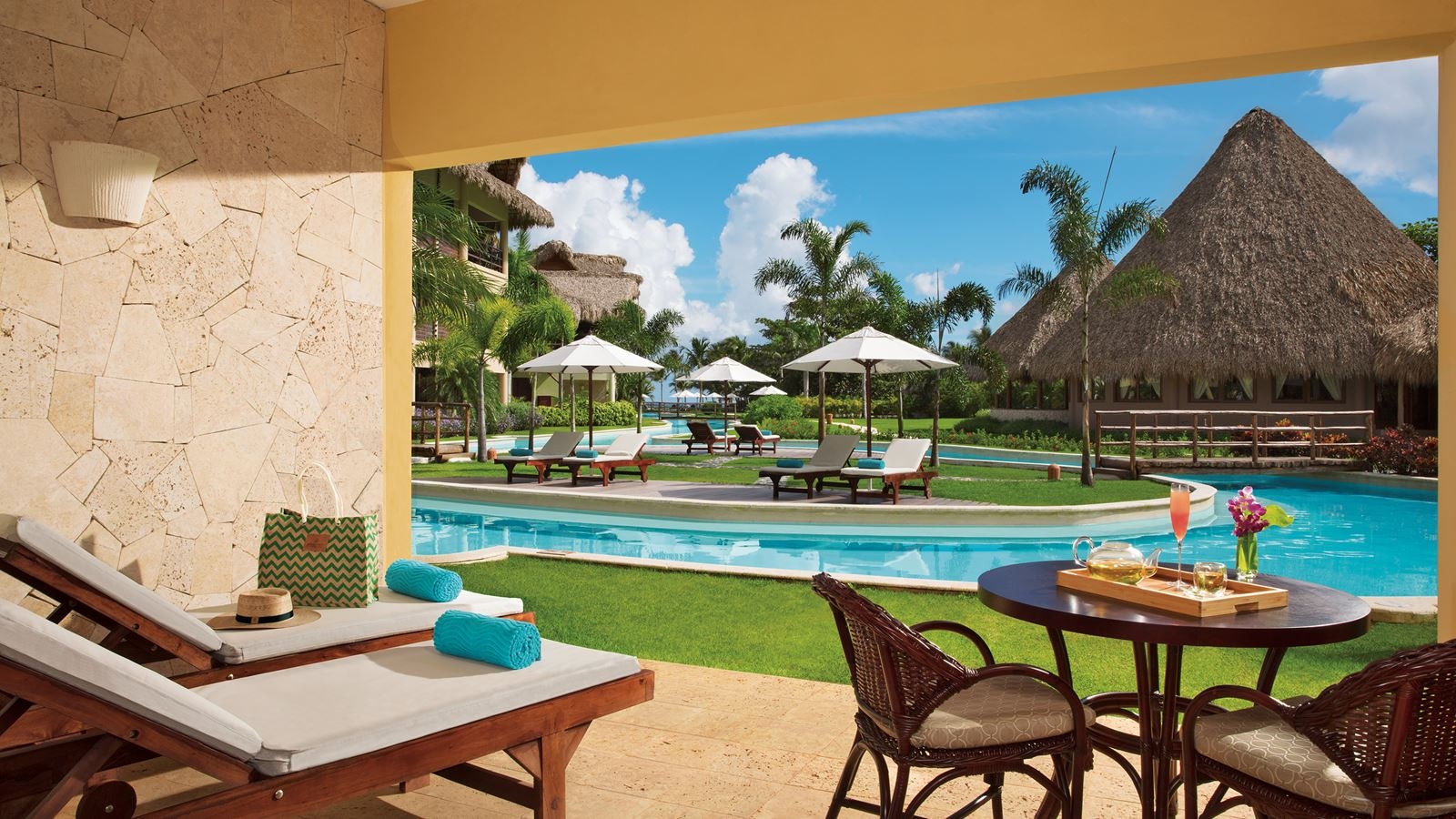 rooms-junior-suite-agua-swim-up