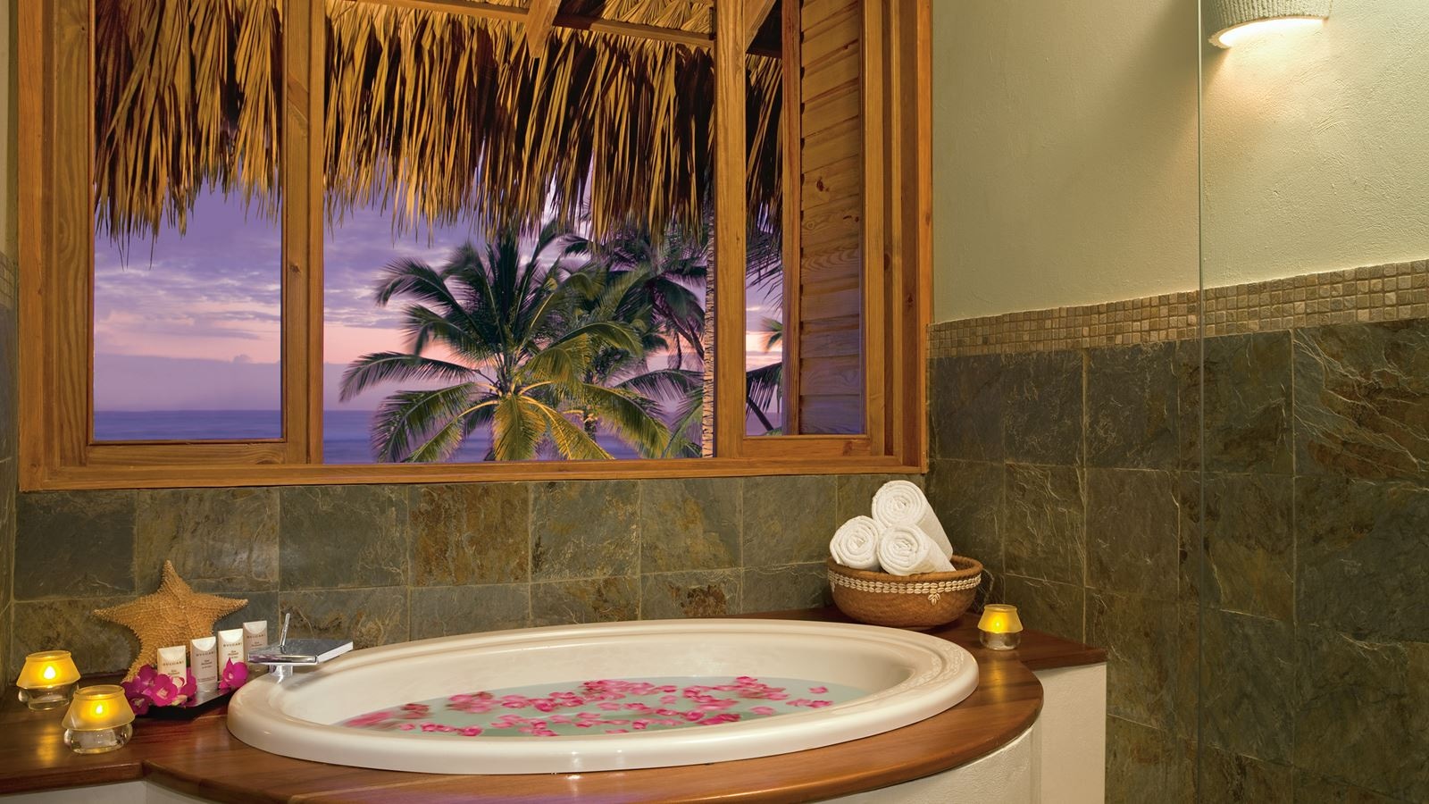 rooms-romantic-junior-suite-pool-view