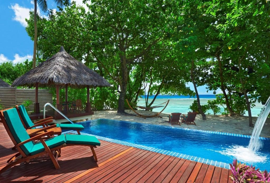 rooms-king-deluxe-beachfront-pool-villas