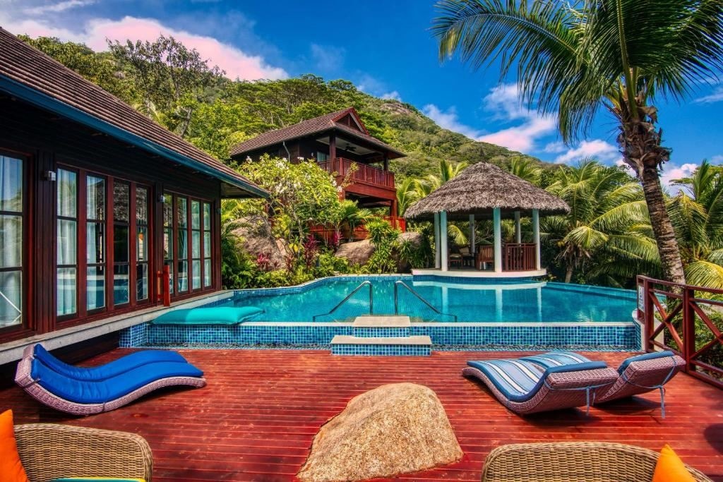 rooms-two-bedroom-silhouette-estate