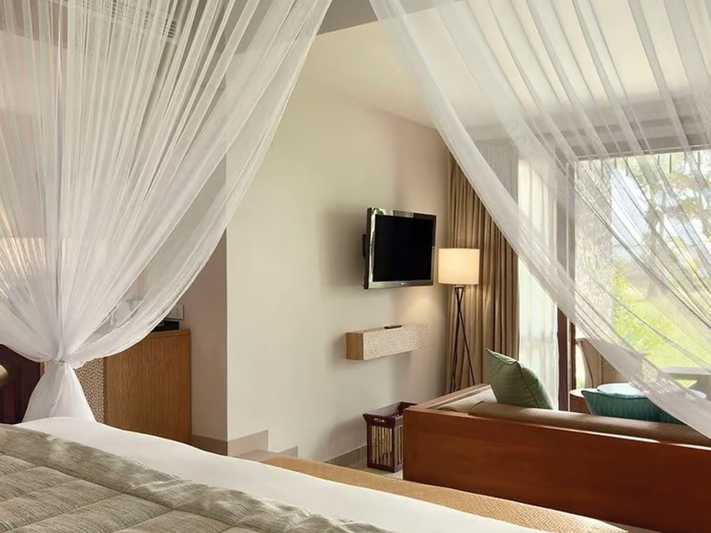 rooms-deluxe-lagoon-view-suite