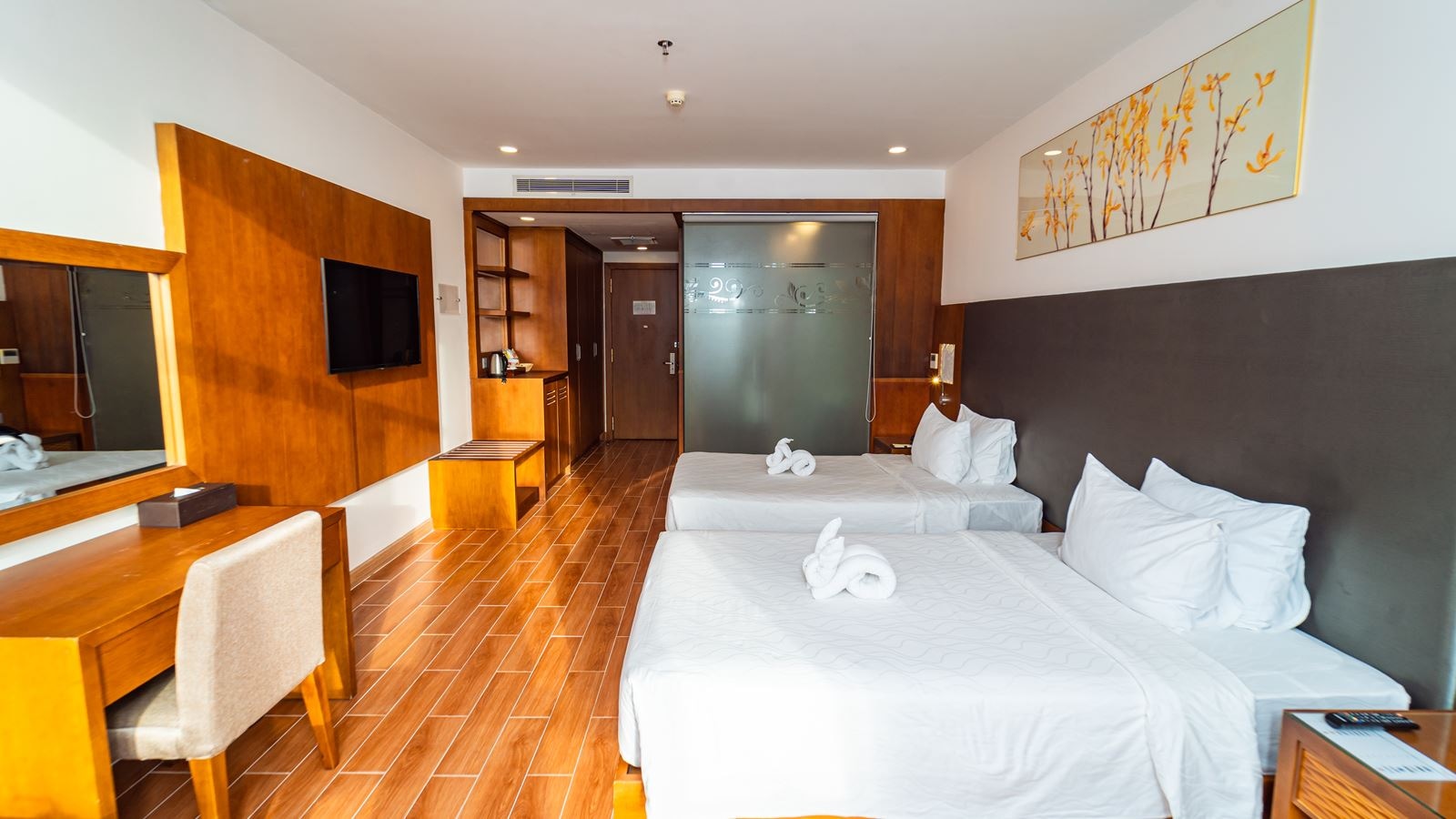 rooms-room-superior-city-view-with-window