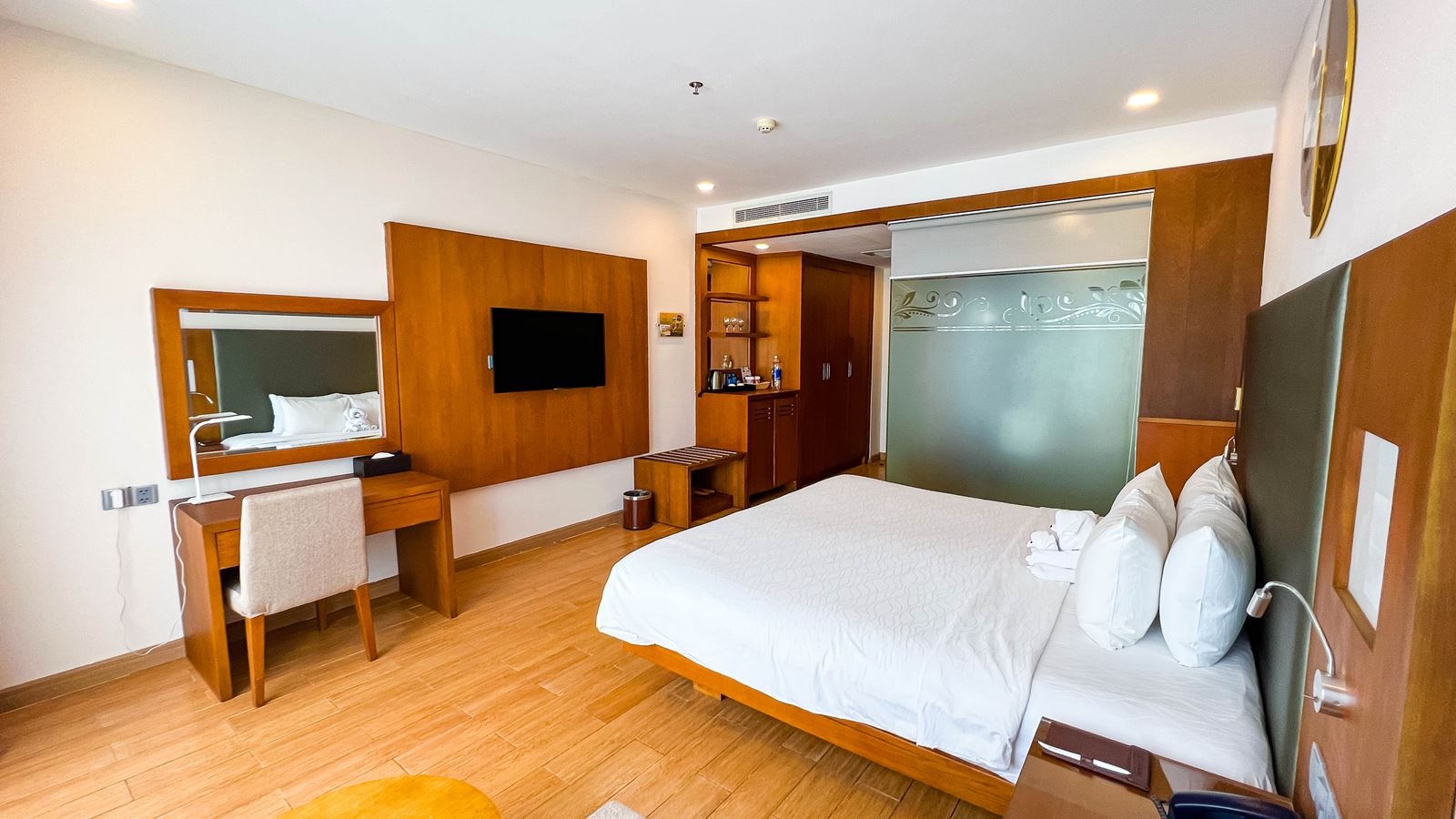 rooms-deluxe-sea-view-with-window-child-without-extra-bed