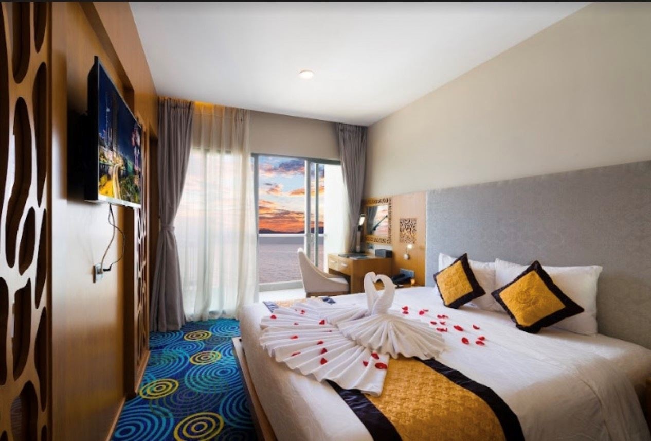 rooms-suite-double-partial-sea-view-with-balcony-child-without-extra-bed