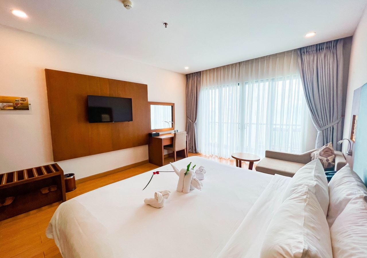 rooms-deluxe-room-partial-sea-view-with-balcony-child-without-extra-bed