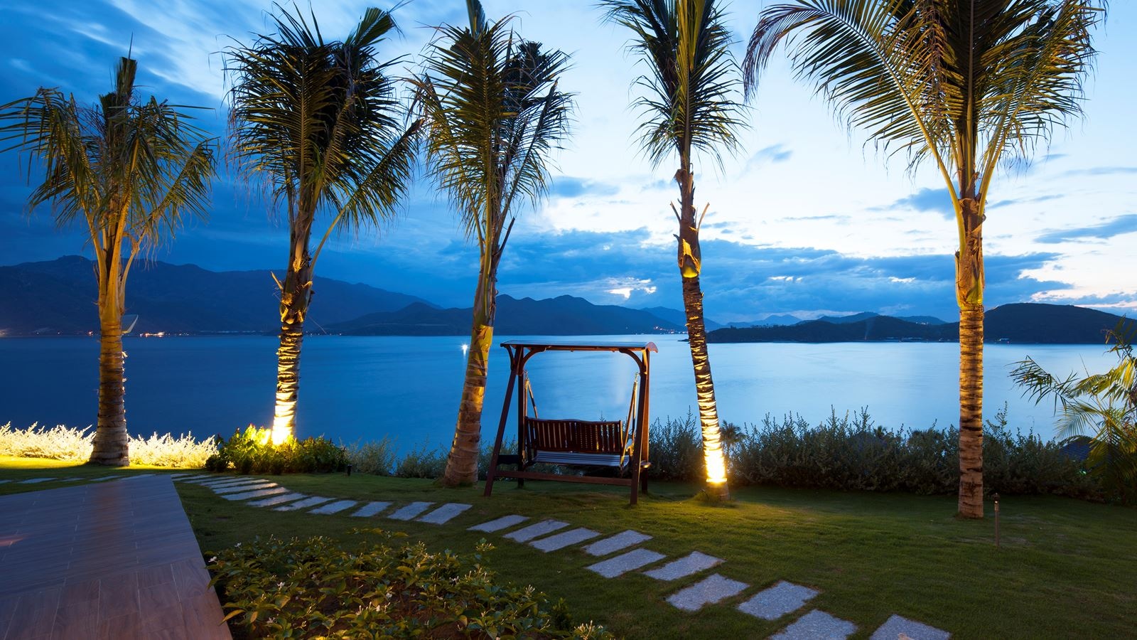 rooms-deluxe-bungalow-sea-view