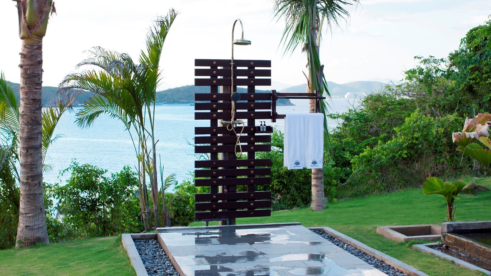 rooms-deluxe-bungalow-sea-view