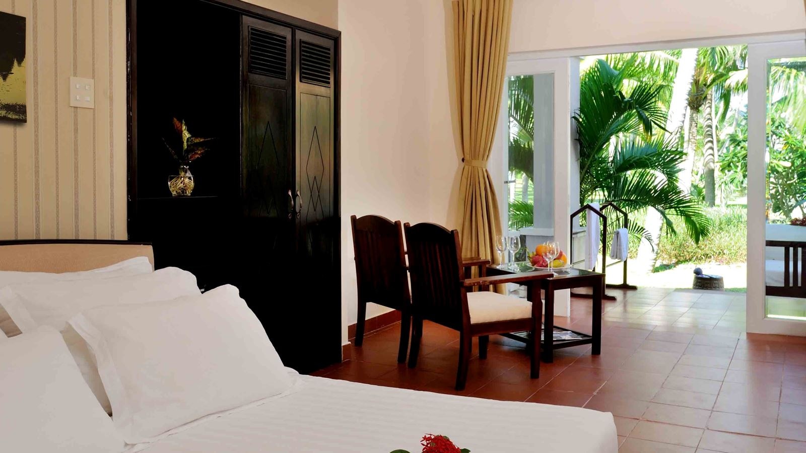 rooms-villa-gardenview-with-terrace