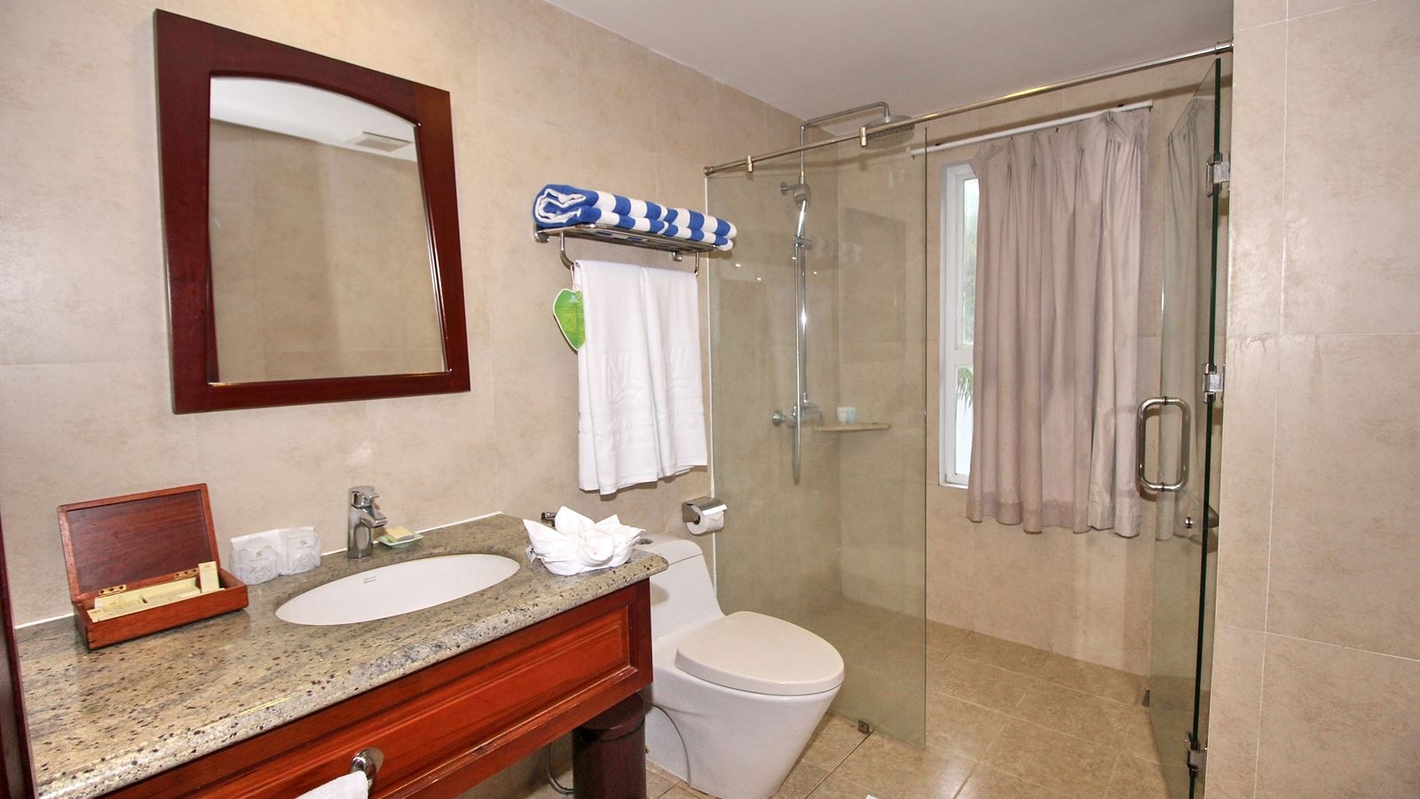 rooms-deluxe-city-view