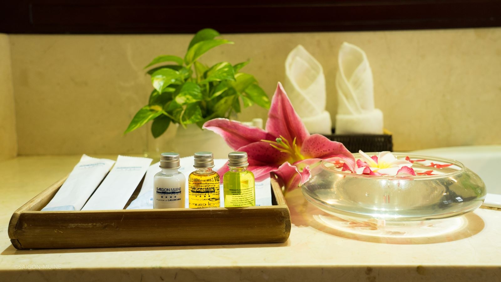 rooms-standard-with-window