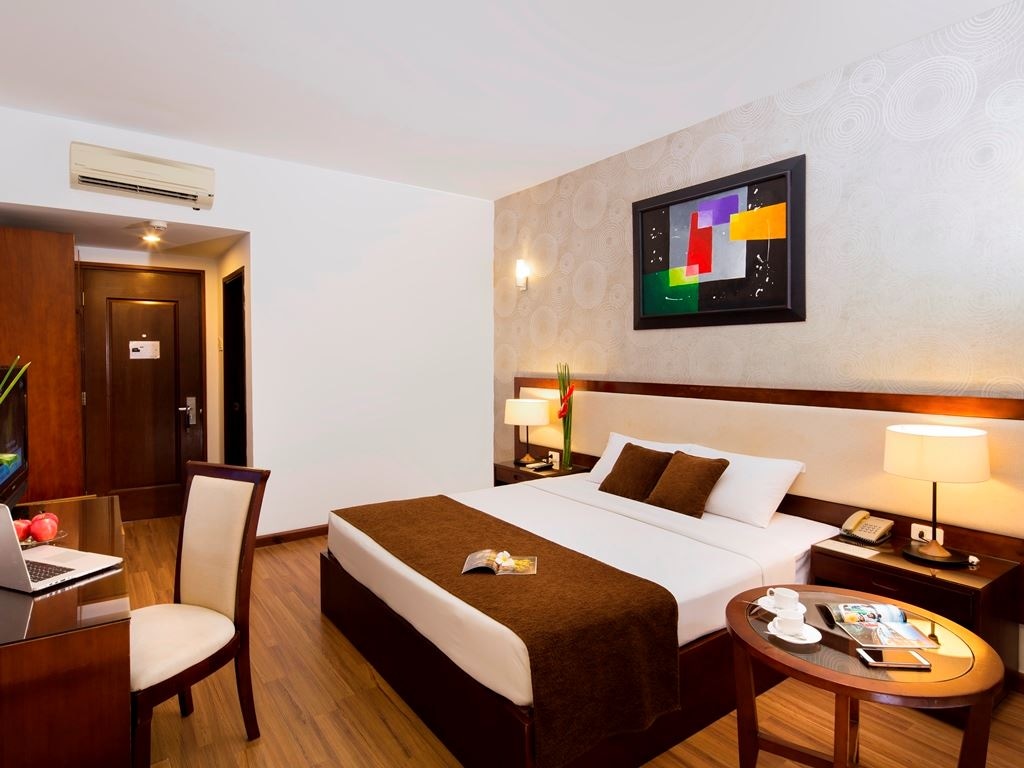 rooms-senior-deluxe-city-view-with-balcony-child-wihtout-extra-bed