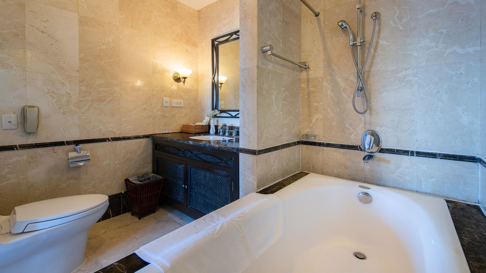 rooms-junior-suite-ocean-view-with-balcony