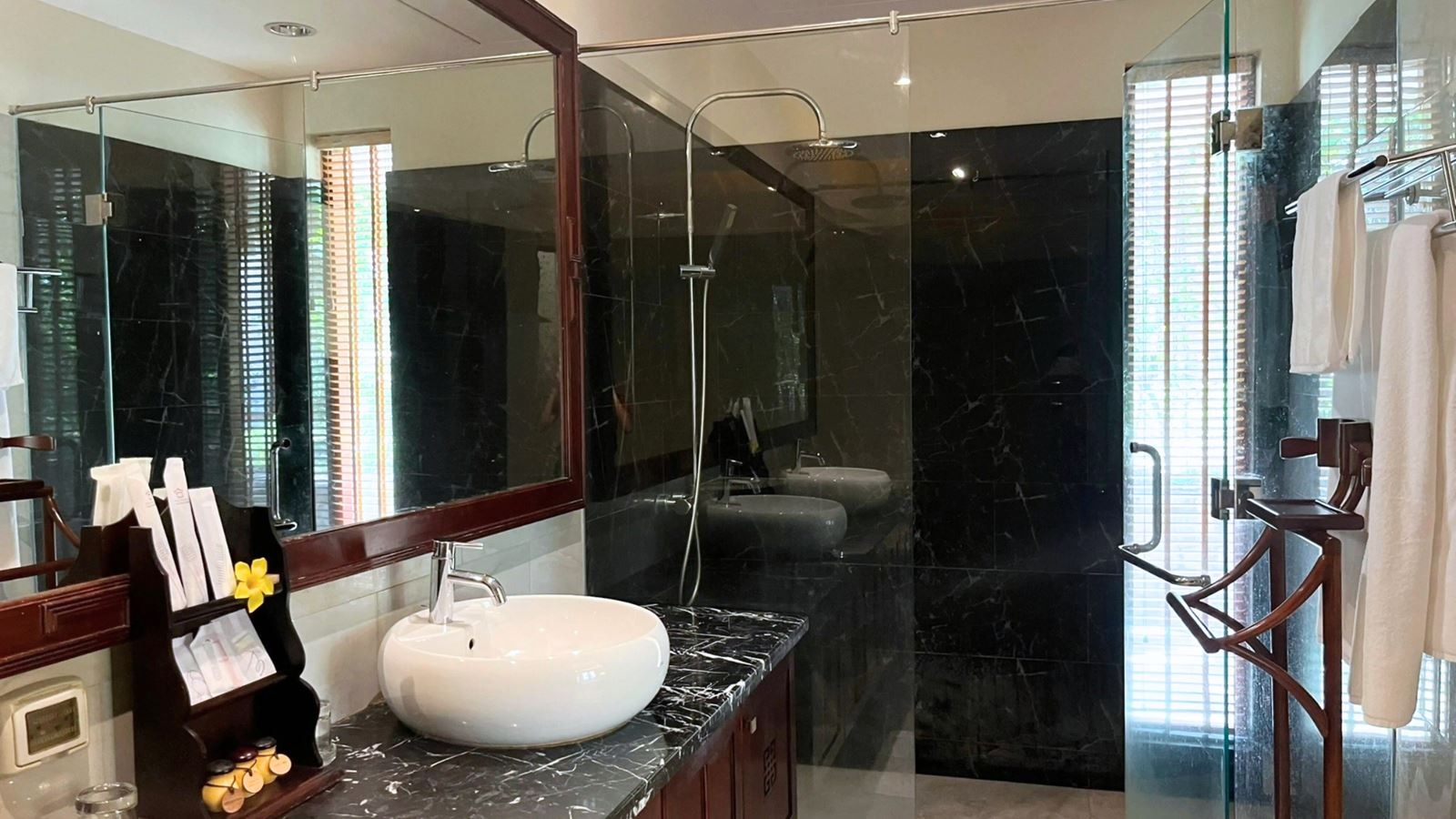 rooms-deluxe-garden-view