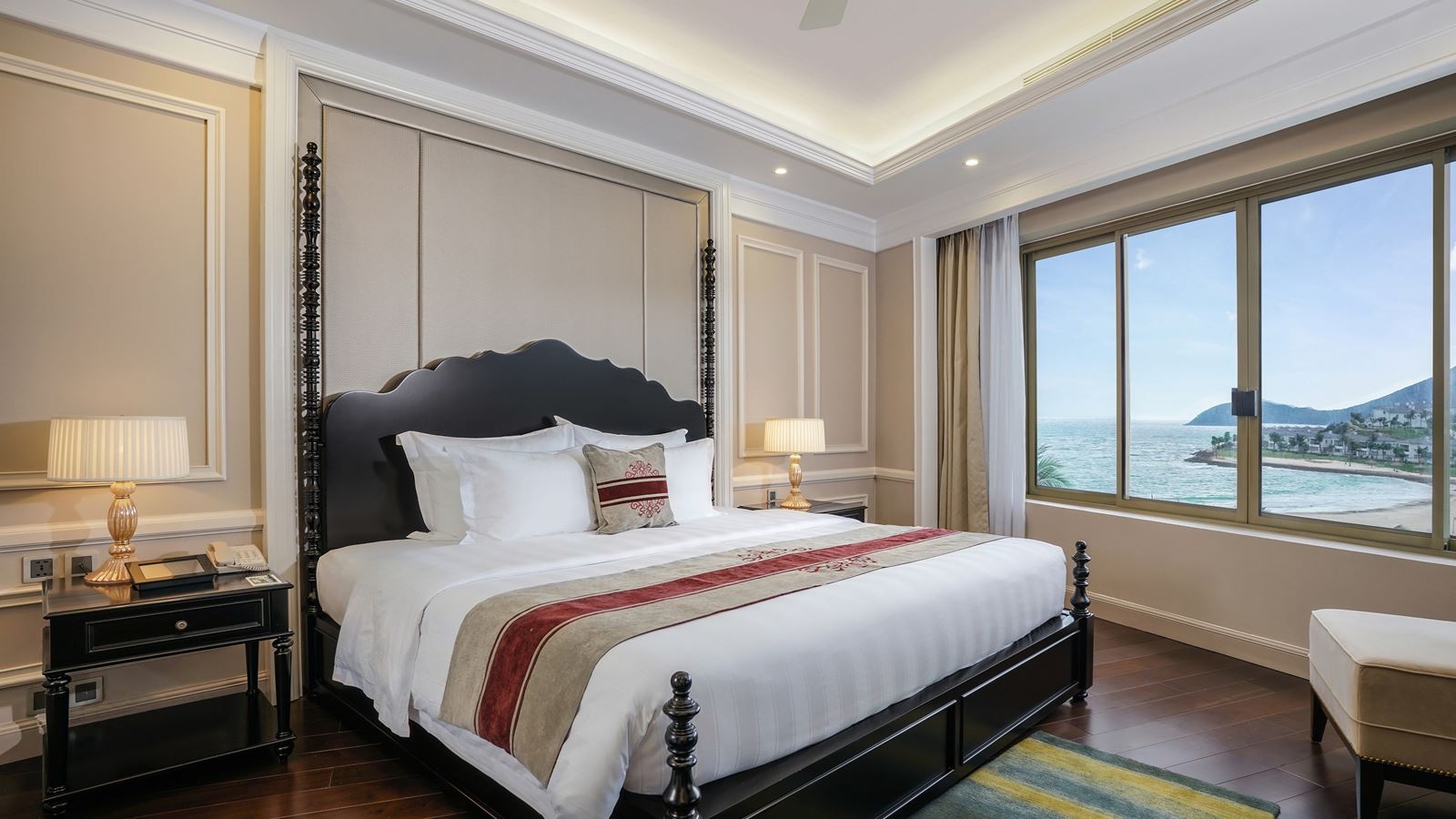 rooms-grand-deluxe-suite-ocean-view