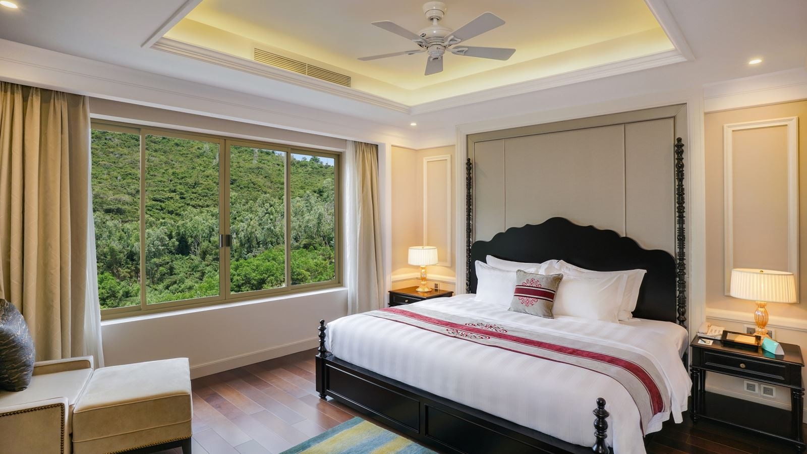 rooms-grand-junior-suite-hill-view-child-without-extra-bed