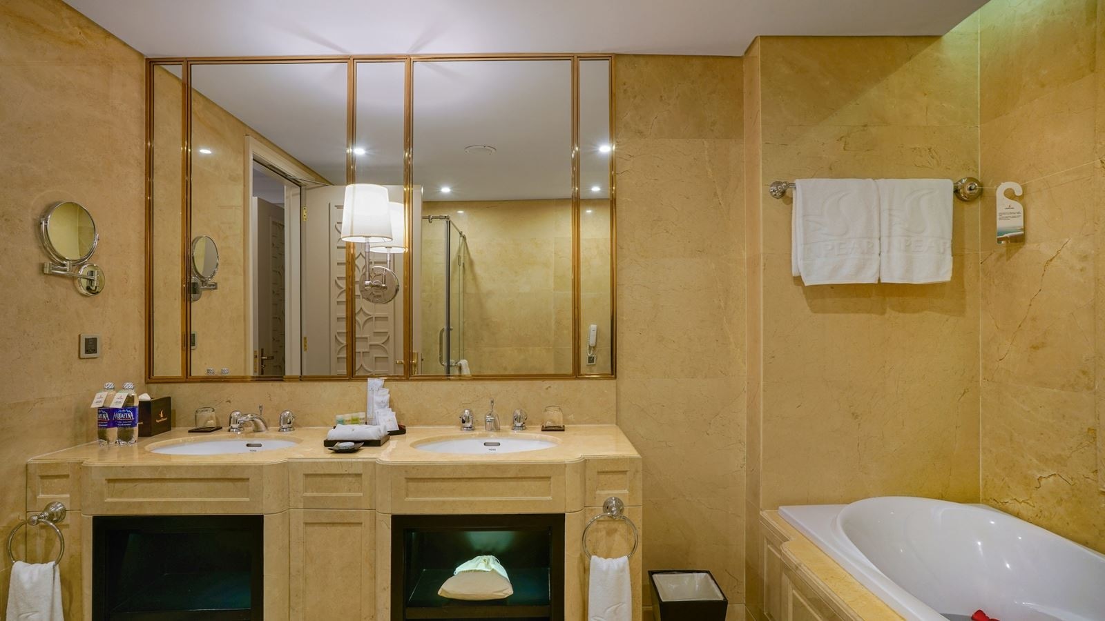 rooms-grand-junior-suite-hill-view-child-without-extra-bed