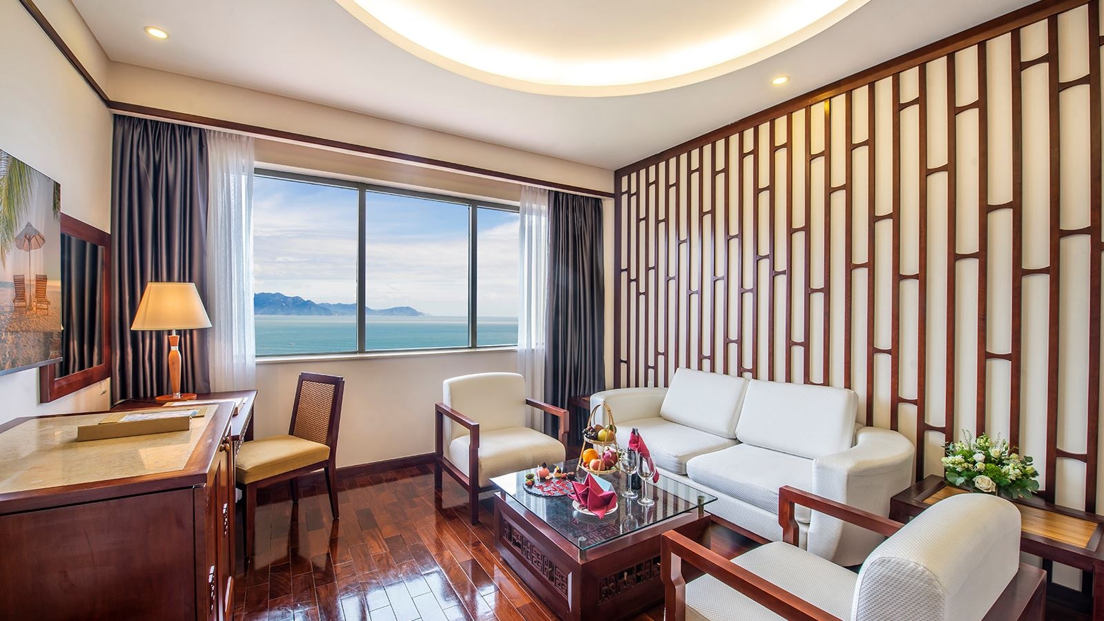 rooms-deluxe-suite-ocean-view