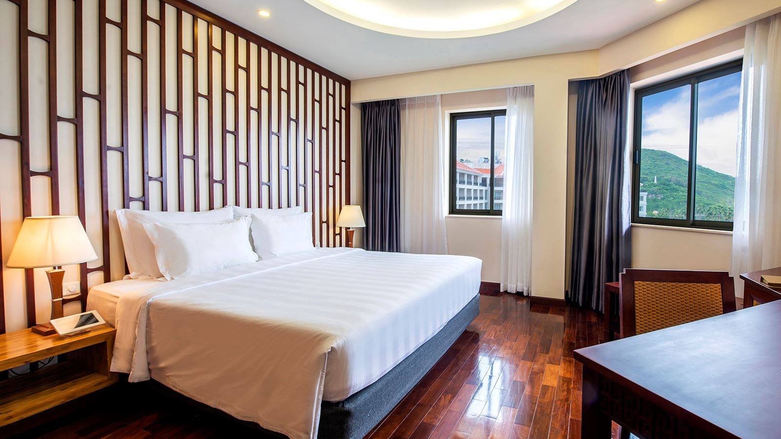 rooms-deluxe-suite-ocean-view