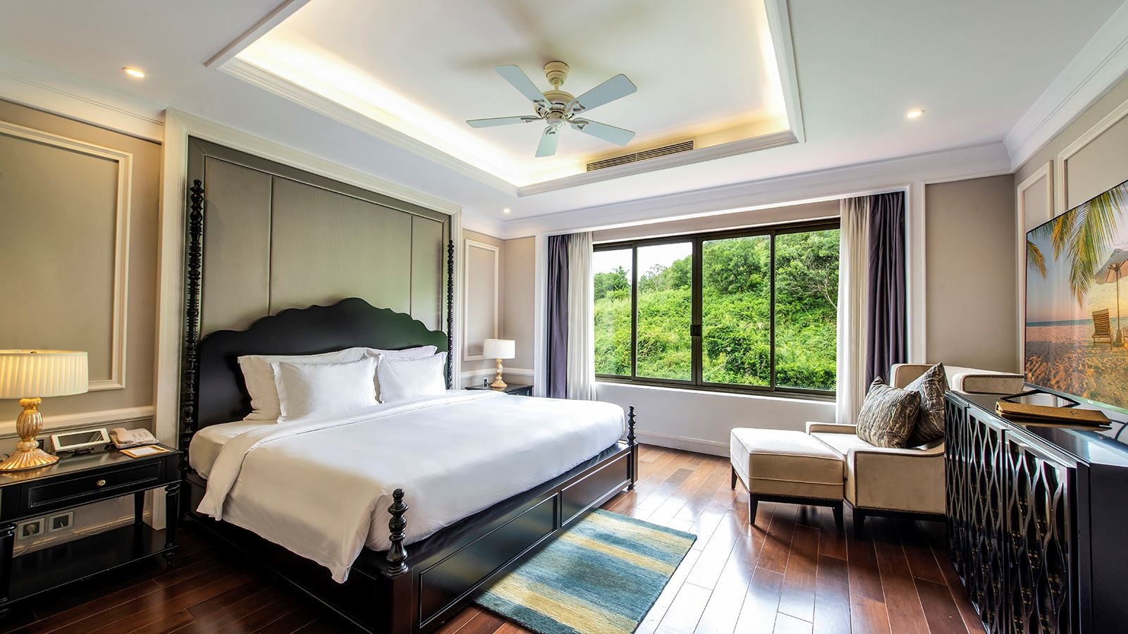 rooms-grand-junior-suite-hill-view-child-without-extra-bed