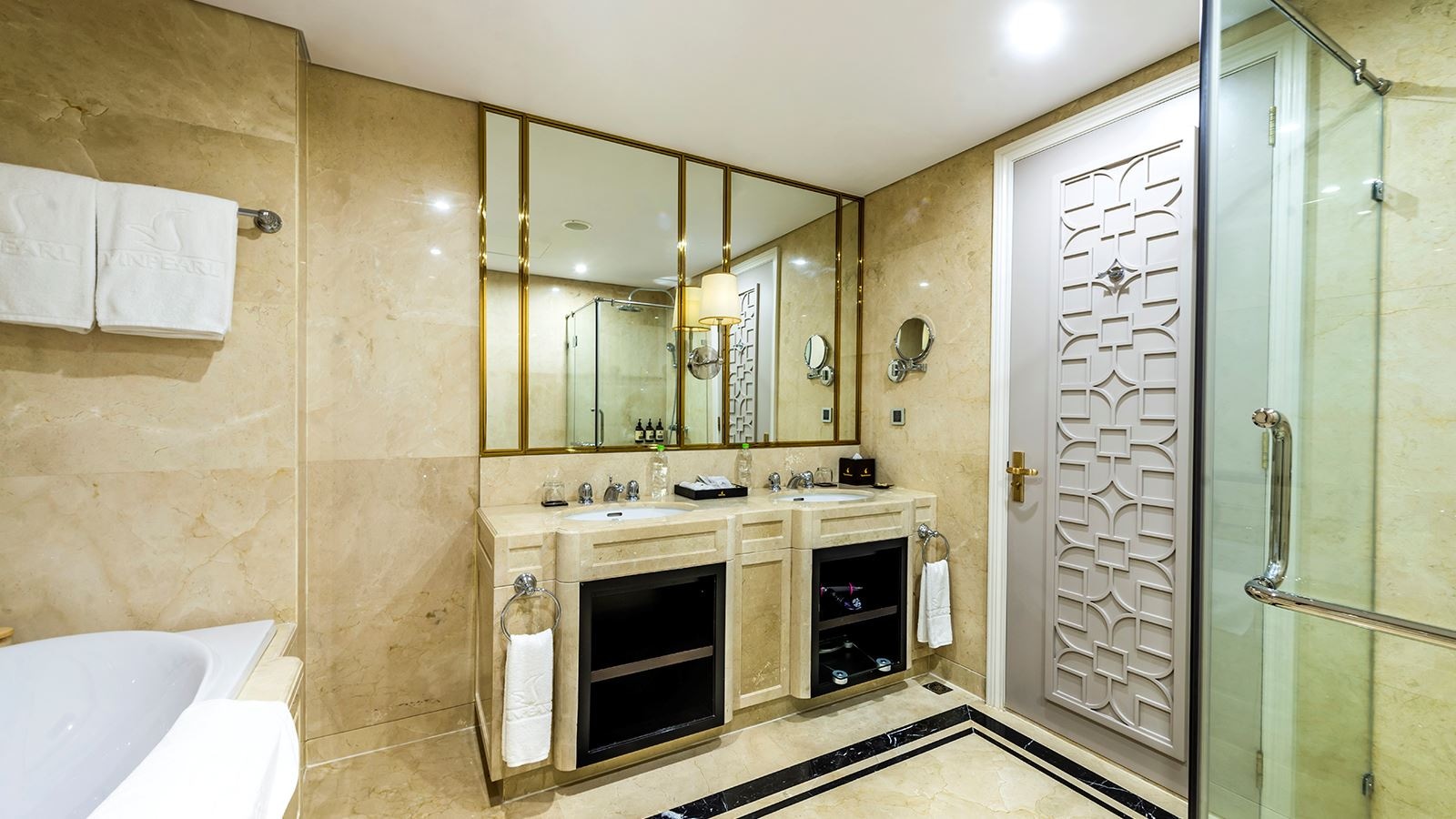 rooms-grand-junior-suite-hill-view-child-without-extra-bed