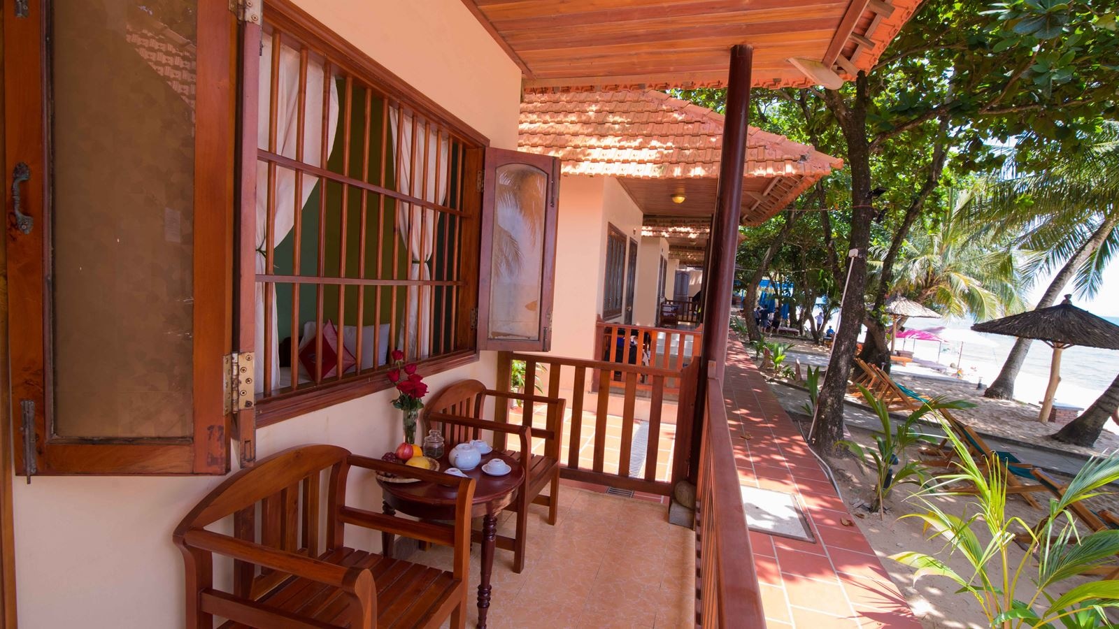 rooms-bungalow-beachfront