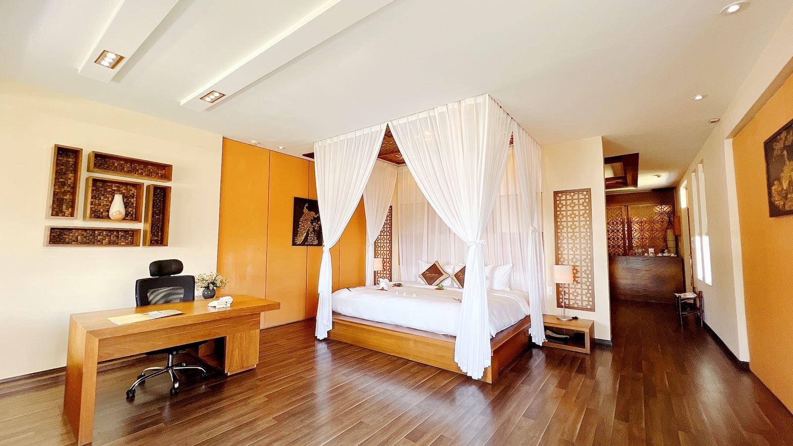 rooms-aroma-luxury-villa-with-jacuzzi-with-balcony