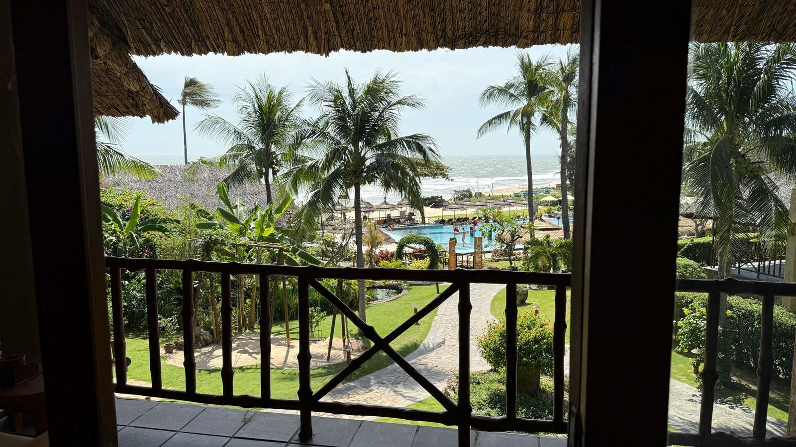 rooms-bungalow-sea-view-with-balcony