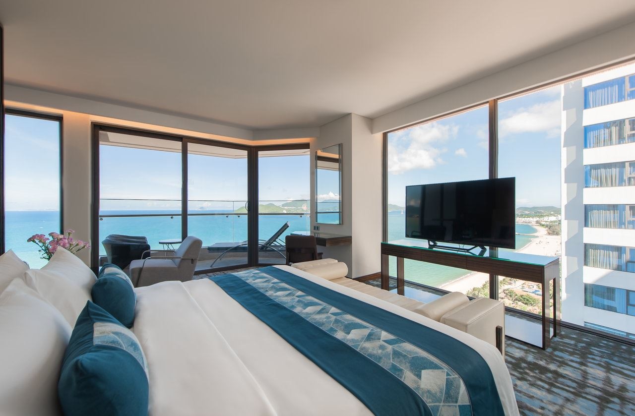 rooms-queen-ann-suite-ocean-view-balcony