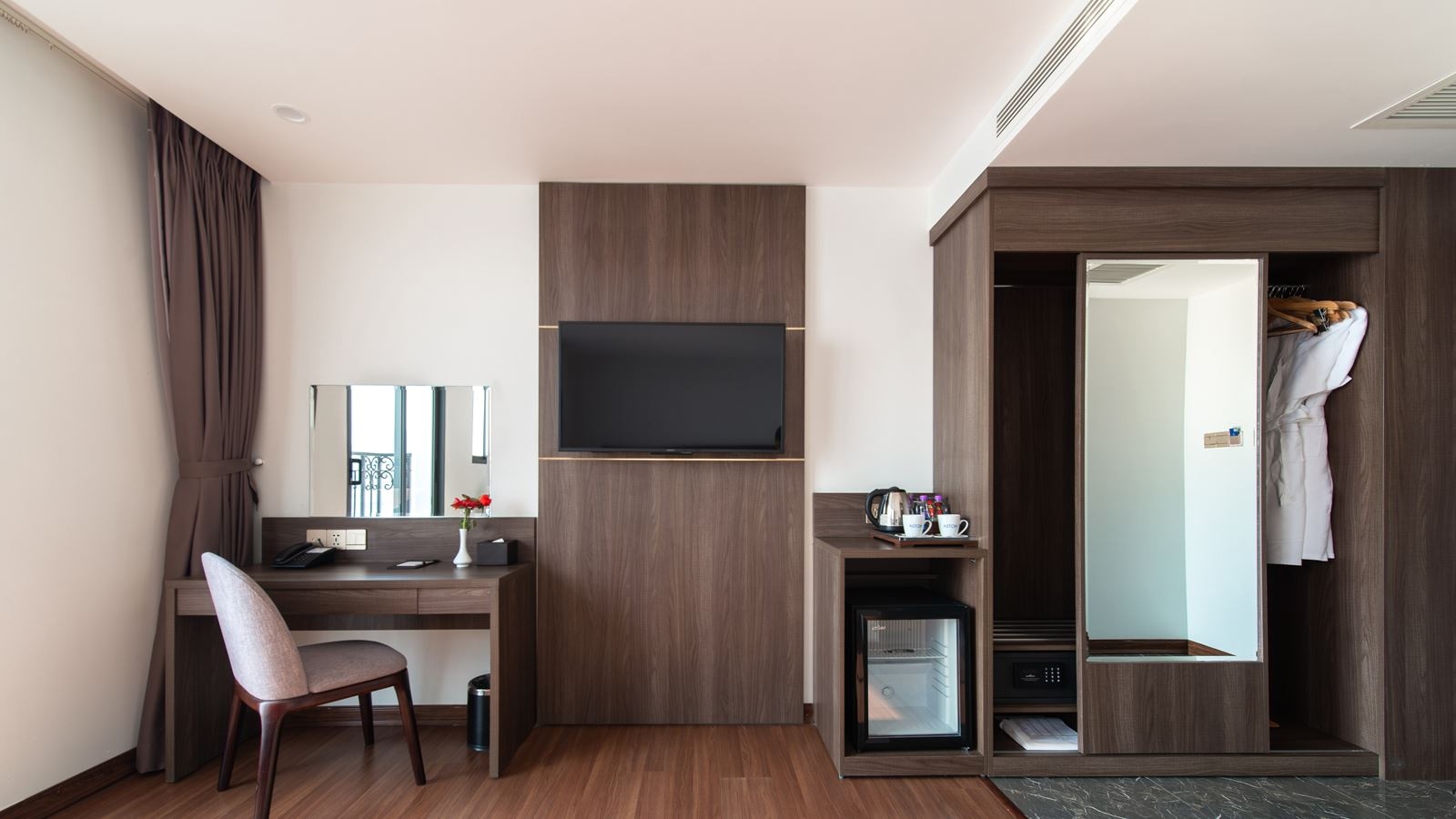 rooms-studio-ocean-view-with-balcony