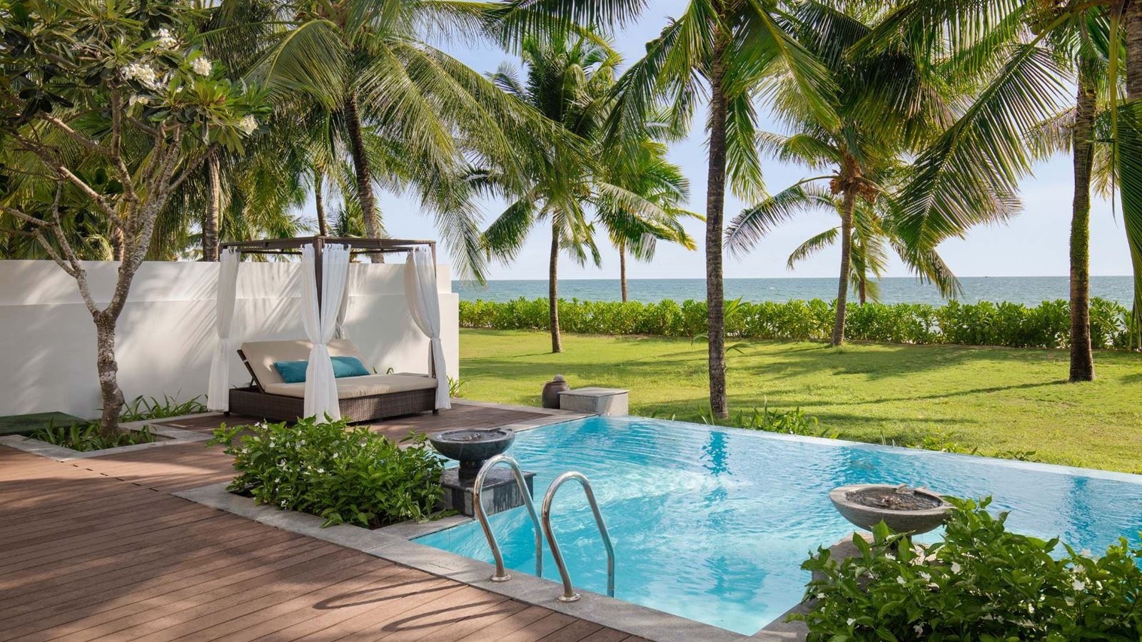 rooms-the-level-3bedroom-villa-ocean-view-with-private-pool