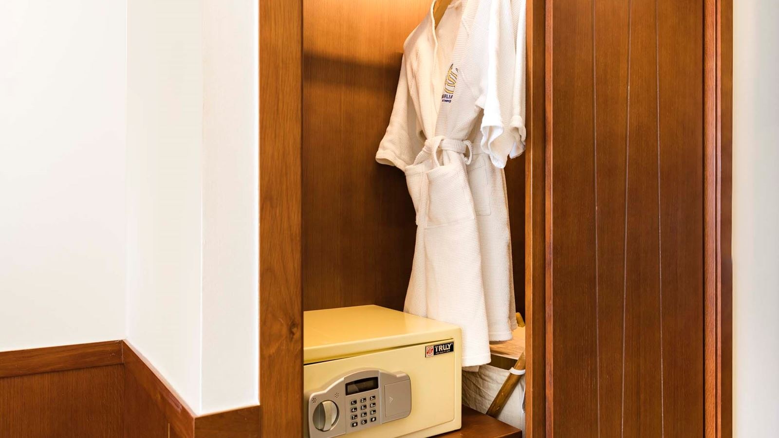 rooms-deluxe-partial-ocean-view-child-without-extra-bed