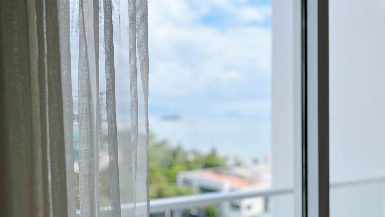 rooms-deluxe-partial-ocean-view