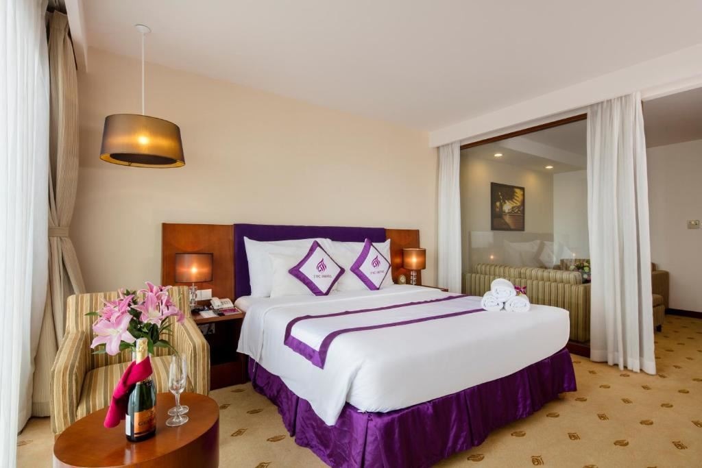 rooms-suite-ocean-view-king