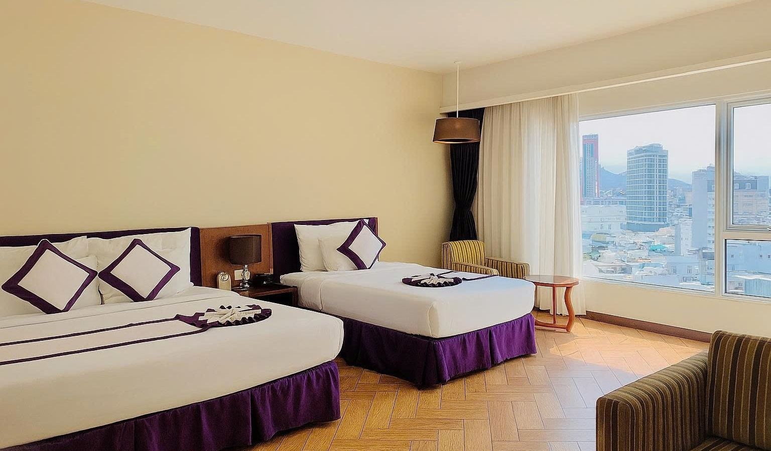 rooms-family-deluxe-city-view