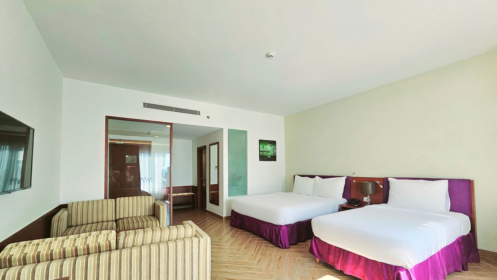 rooms-family-deluxe-city-view