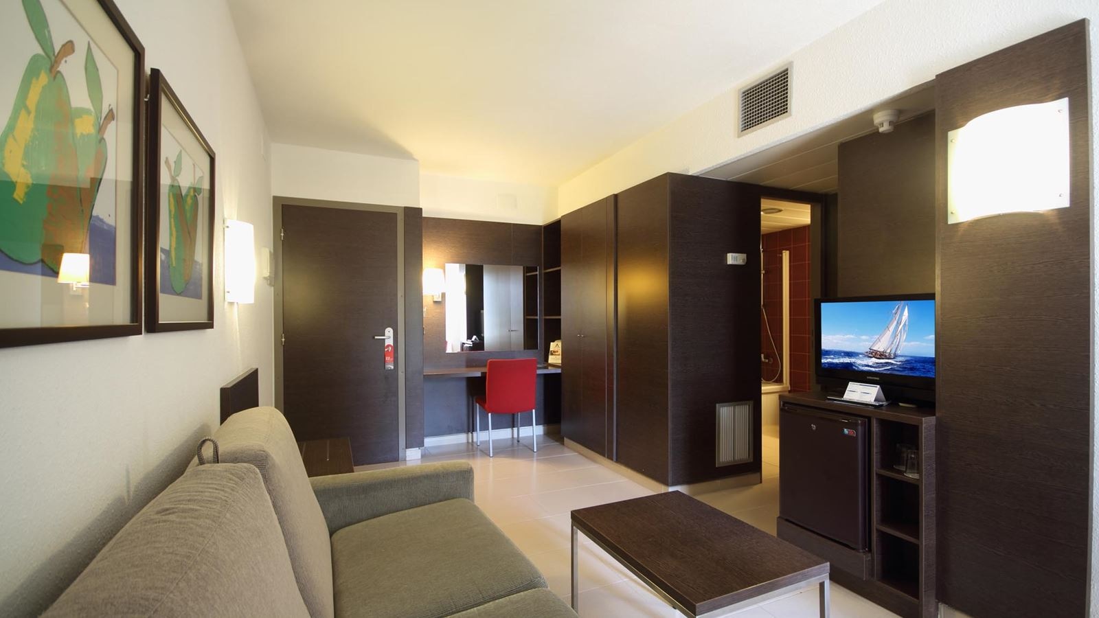 rooms-suite-premium-double-pool-view