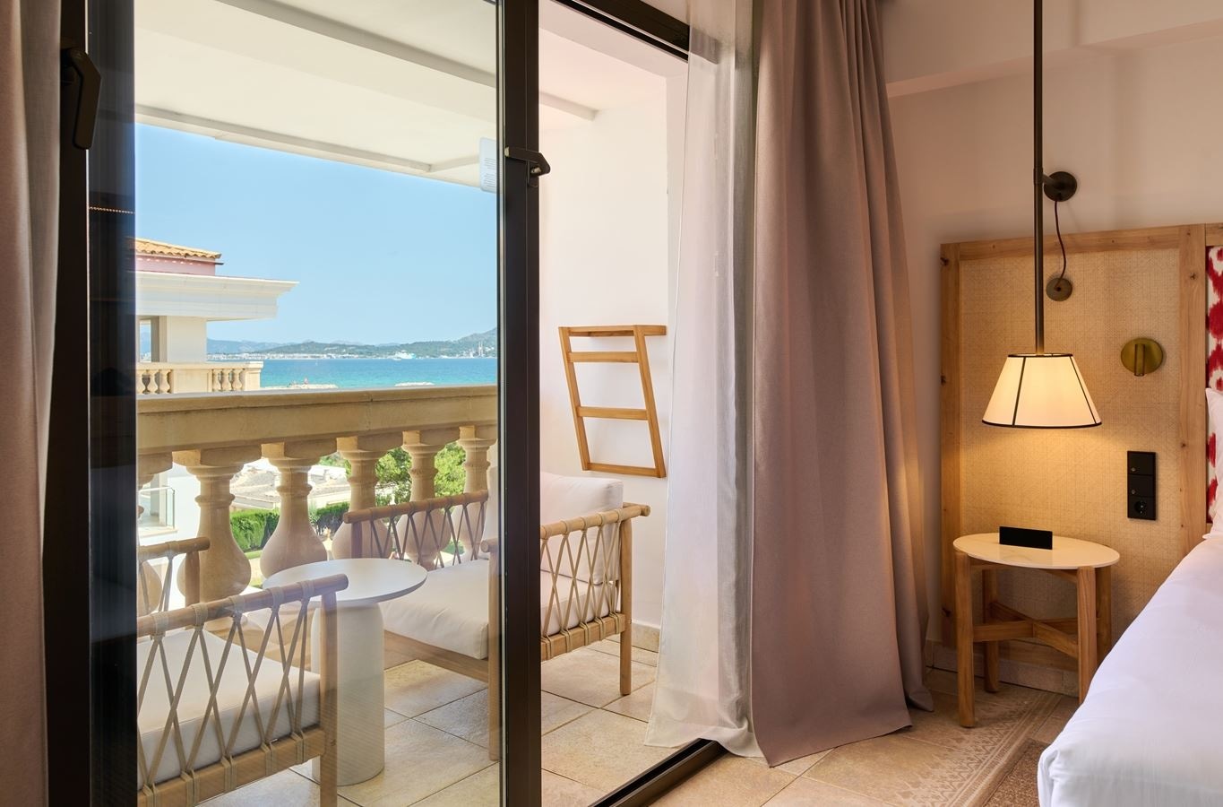 rooms-junior-suite-partial-sea-view-balcony-or-terrace