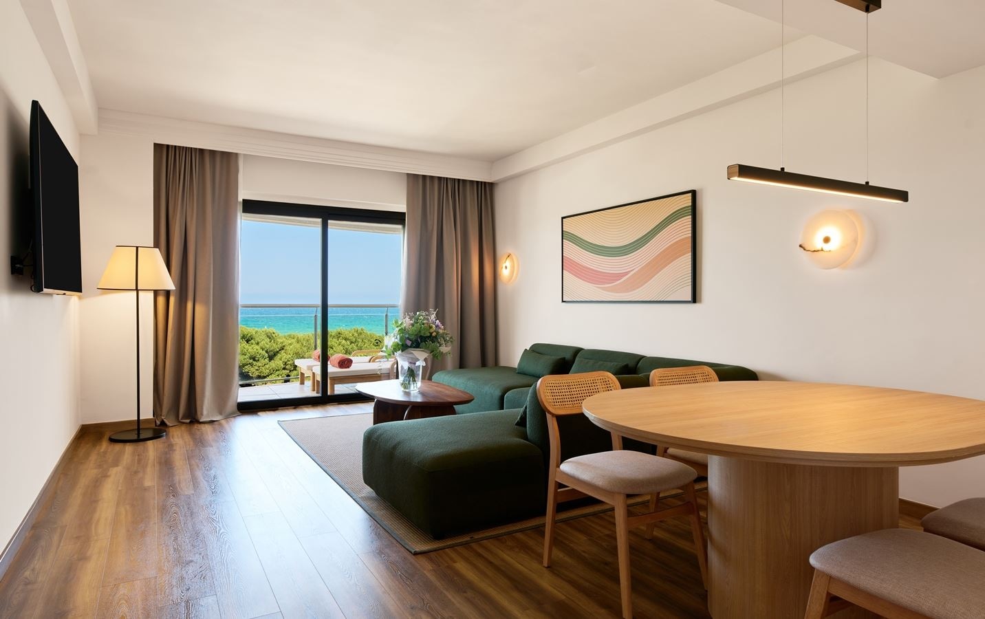 rooms-1-bedroom-suite-sea-front-view-balcony-or-terrace