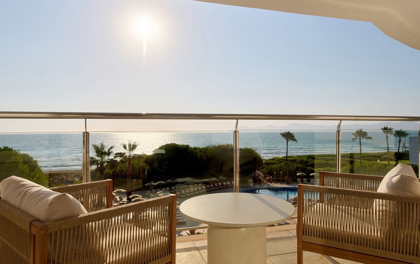 rooms-1-bedroom-suite-sea-front-view-balcony-or-terrace