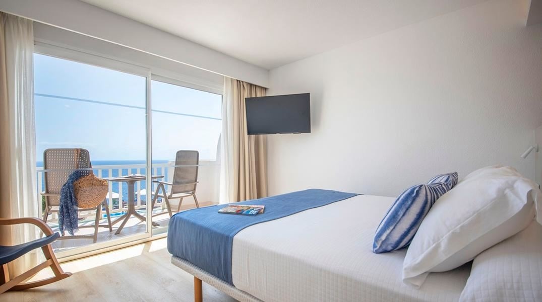 rooms-double-superior-sea-view-balcony-or-terrace