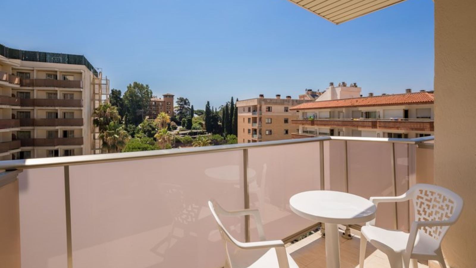 rooms-superior-double-room-balcony-or-terrace