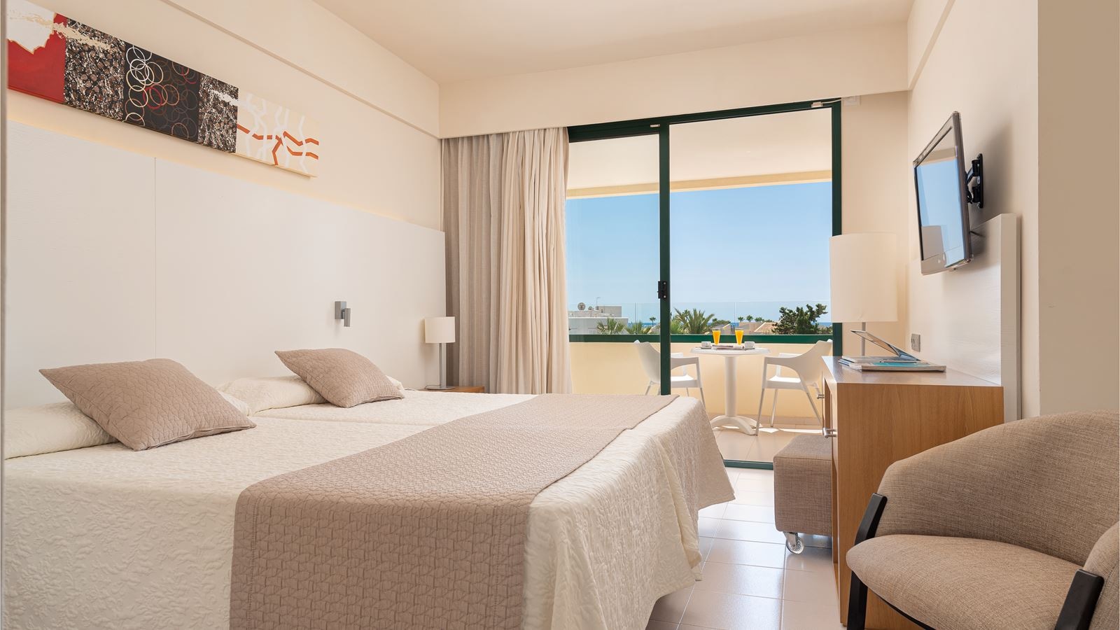 rooms-double-standard-pool-view-with-balcony