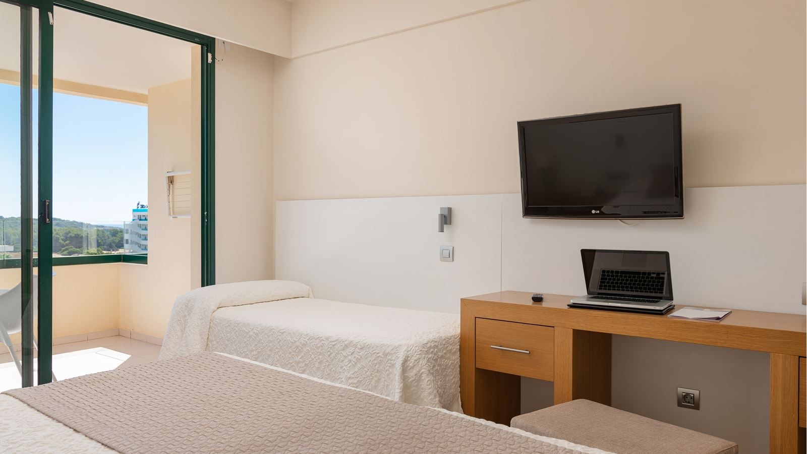 rooms-double-promo-with-balcony