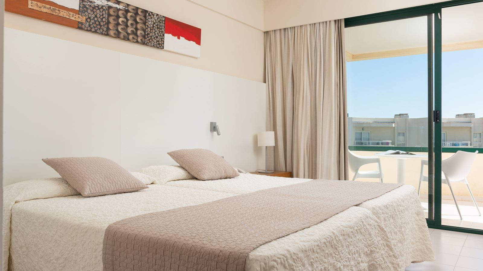 rooms-double-promo-with-balcony