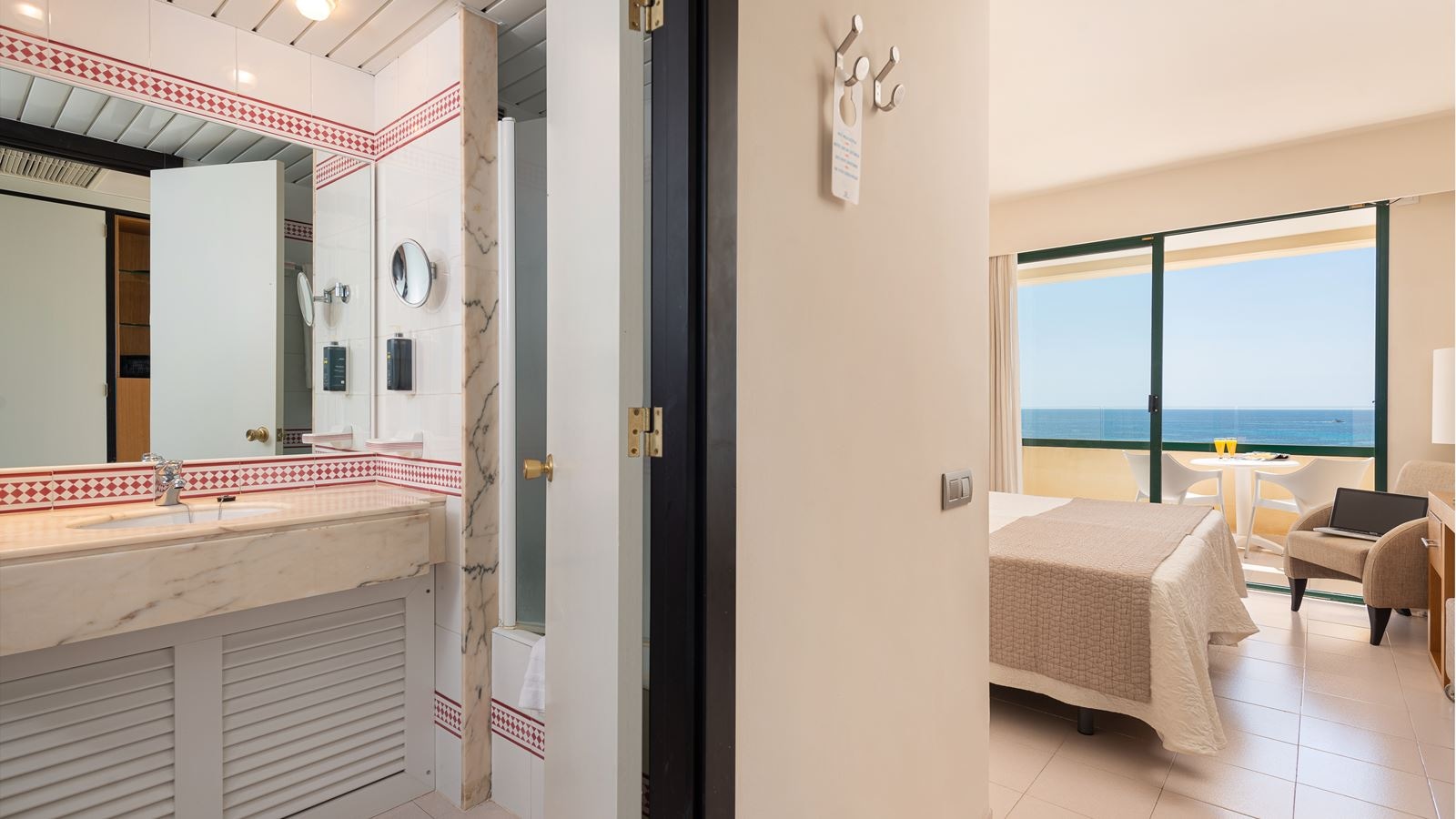 rooms-double-front-sea-view-with-balcony